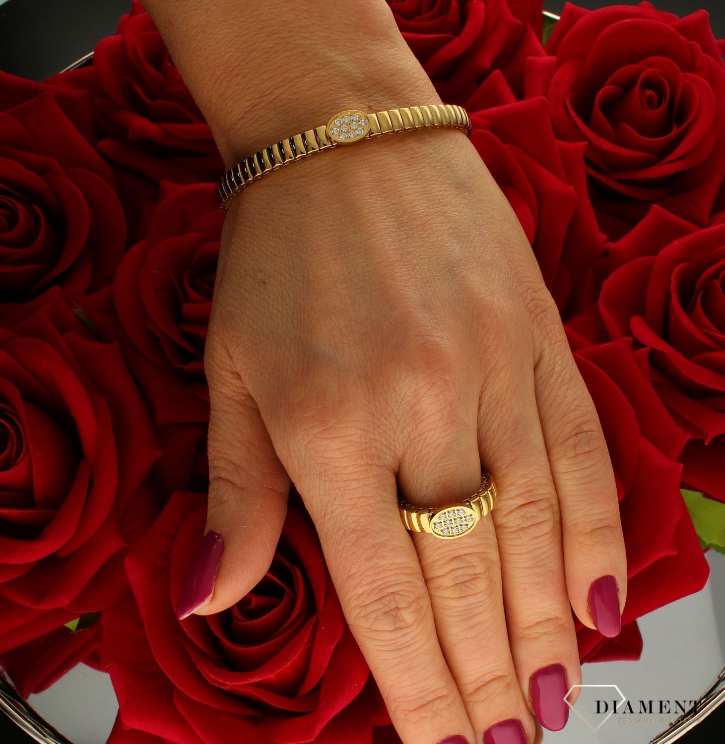 Pierścionek Nomination Owal z cyrkonią 046004 053as.jpg